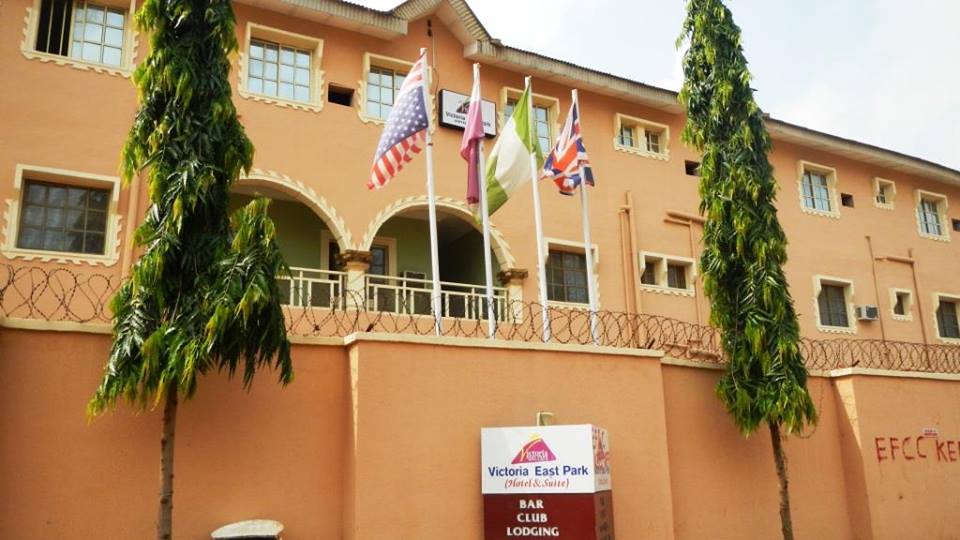 Scammer Builds Hotel In Lagos After Duping Lady With Fake Dollar Trick
