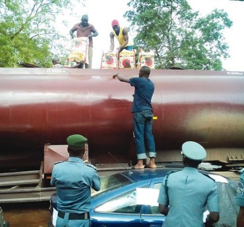 Customs Intercepts 460 Bags of Rice Concealed In Petrol Tanker
