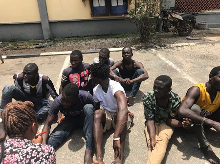 Notorious traffic robbers were caught today after they were nabbed by undercover police officers in Oshodi area of Lagos. The security operatives arrested traffic robbers and recovered their glass breaking tools and toy guns. Share The Rapid Response unit of the Nigeria Police shared photos of the criminals on its social media page Wrote: “Undercover #Police officers after surveillance of #Oshodi, Toyota area, etc. arrested #traffic #robbers and recovered their glass breaking tools and toy #guns.”