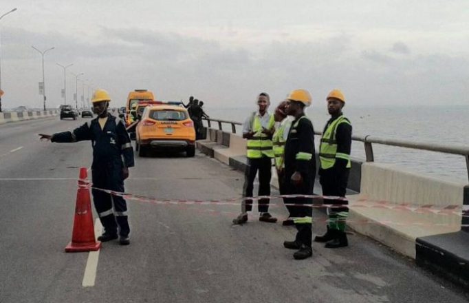 Emergency Officials In Search Of Lady Who Jumped Into Lagos Lagoon On Third Mainland Bridge [VIDEO]