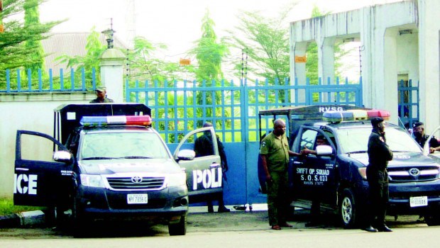 X Lagos DCO Allegedly Leads Policemen To Ondo Filling Station, Takes N5m Bribe