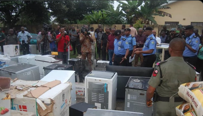 Akwa Ibom Police Arrest 10 Suspected Looters, Recover Items