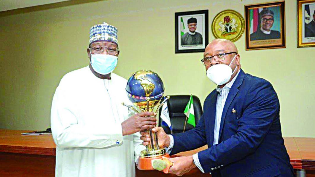 Executive Vice Chairman/ Chief Executive Officer, Nigerian Communications Commission(NCC), Prof. Umar Garba Danbatta (left) and Executive Vice President, Center for Policy and Foreign Engagement/Member, Editorial Board, MoneyReports Magazine, Dr. Eke Agbai, during the presentation of the MoneyReport magazine ‘Man of the Year 2020’ award to Danbatta in Abuja on Tuesday (26-01-2021)