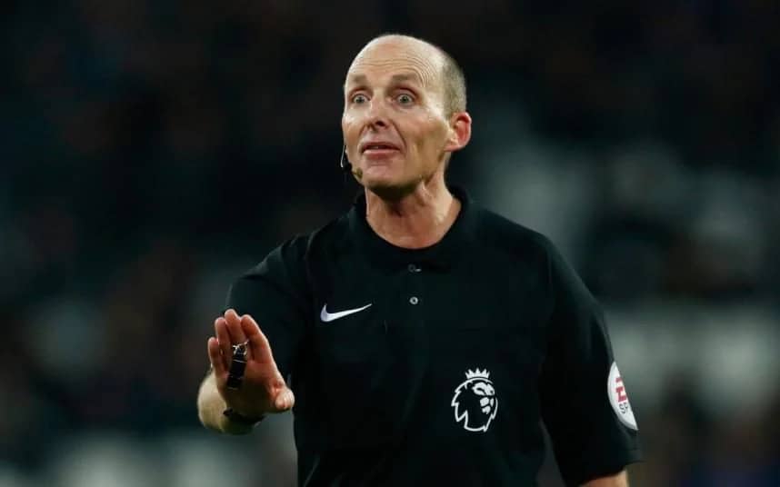 English Football Referee Mike Dean Withdraws from This Weekend’s Premier League Fixtures After Receiving Death Threats