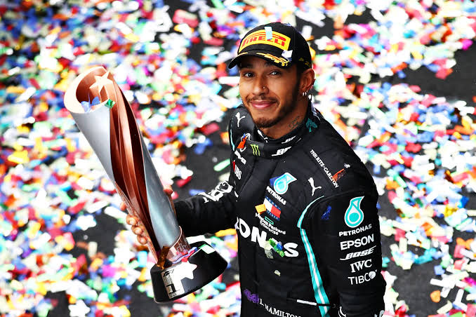 Lewis Hamilton signs a new one-year Mercedes contract.