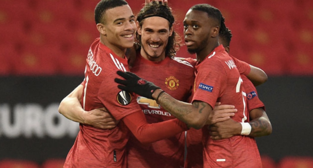 Manchester United’s Uruguayan striker Edinson Cavani (C) celebrates with teammates after scoring the opening goal of the UEFA Europa league quarter final, second leg football match between Manchester United and Granada at Old Trafford stadium in Manchester, north west England, on April 15, 2021. Oli SCARFF / AFP