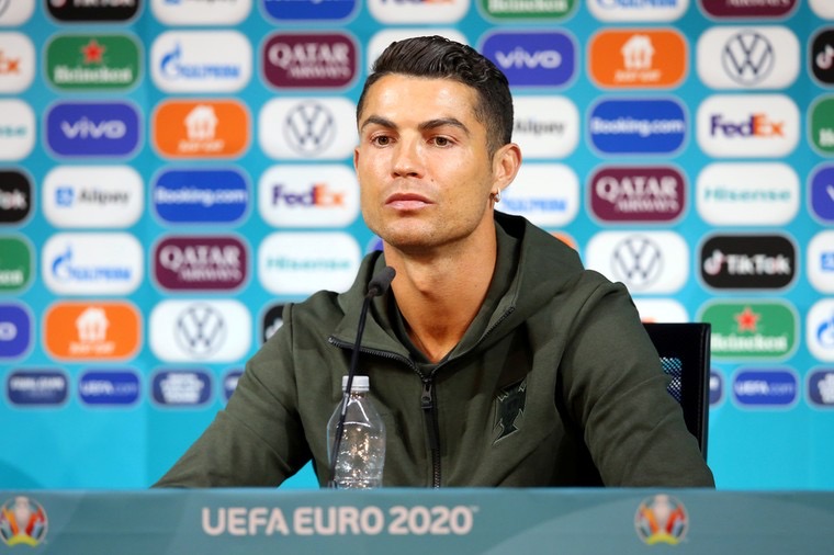 Healthy Drinks: Cristiano Ronaldo In Disdain Removes Coke Bottles, Replaces It With Water During Press Conference