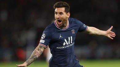 Messi Scores First Goal For PSG Against Man City