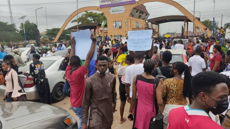 UNIBEN Shut Down As Students Protest N20,000 Late Registration Fee