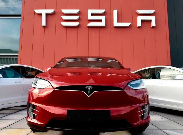 Tesla Drivers Locked Out Of Their Cars Over Server Error