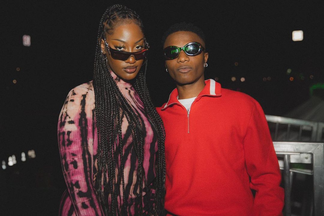 Twitter Users Slam Wizkid For Inappropriately Touching Tems During Performance At O2 Arena