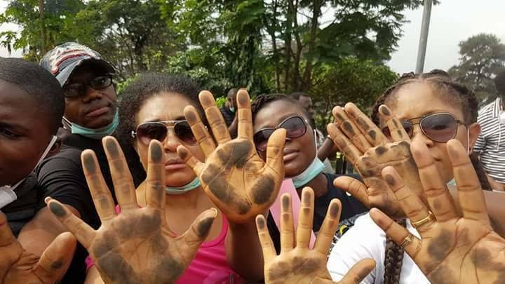 Rivers residents protesting against soot pollution in the state.