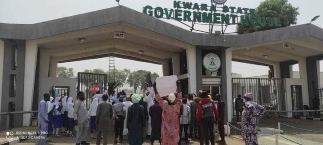 Many injured As Protest Breaks Out Over Use Of Hijab In Kwara School