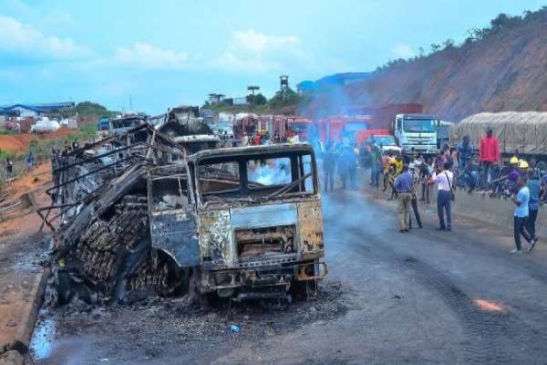 Tragic: 17 Burnt To Death In Lagos/Ibadan Expressway Accident